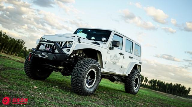 ΪԽҰ���� ���������˸�װ����-1.jpg