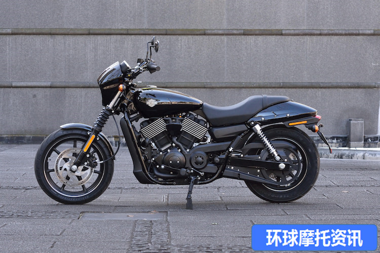 7.8�����㴩�г��еĹ���Ħ�г���Street 750-1.jpg