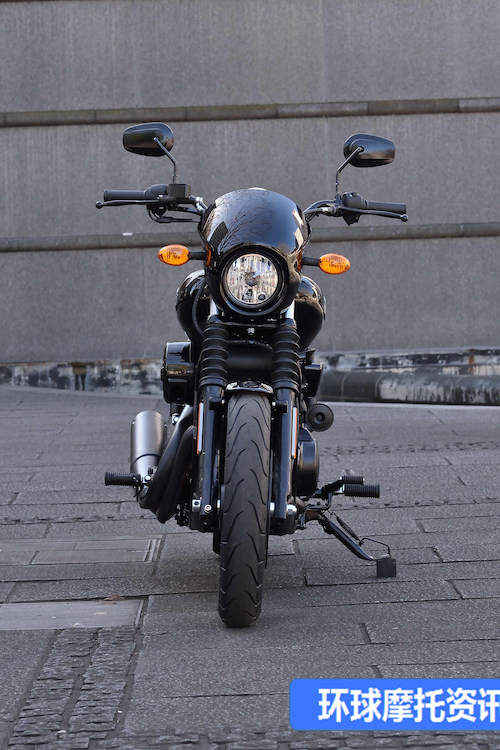 7.8�����㴩�г��еĹ���Ħ�г���Street 750-2.jpg