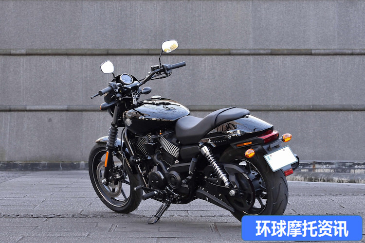 7.8�����㴩�г��еĹ���Ħ�г���Street 750-8.jpg