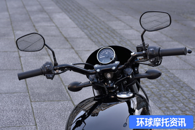 7.8�����㴩�г��еĹ���Ħ�г���Street 750-12.jpg