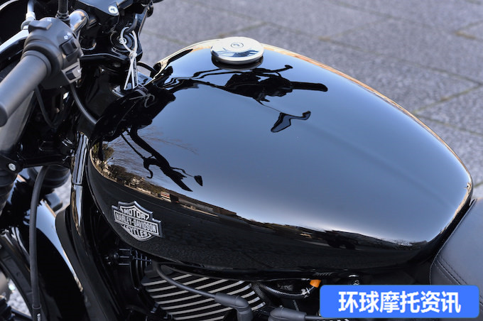 7.8�����㴩�г��еĹ���Ħ�г���Street 750-13.jpg