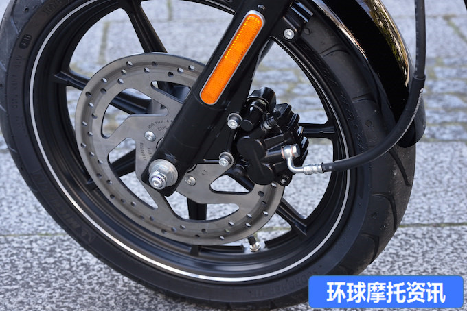 7.8�����㴩�г��еĹ���Ħ�г���Street 750-19.jpg