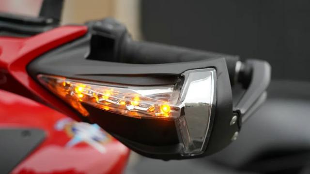 MV Agusta Turismo Veloce 800�Լݣ����׵�ʱ����-7.jpg