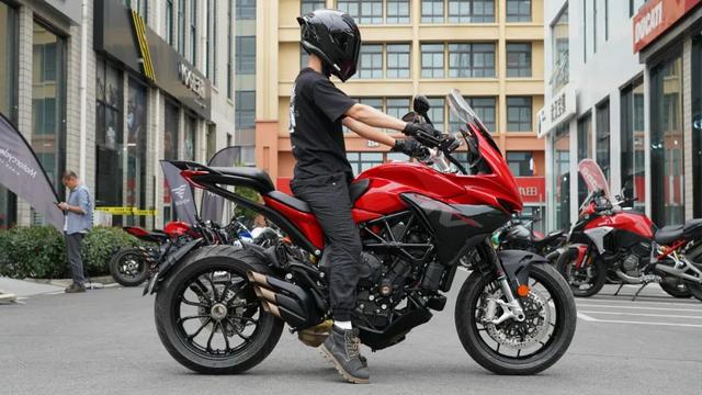 MV Agusta Turismo Veloce 800�Լݣ����׵�ʱ����-28.jpg