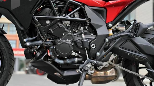 MV Agusta Turismo Veloce 800�Լݣ����׵�ʱ����-27.jpg